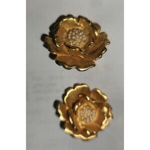 Averil Earrings Clip On Goldtone Faux Pearl Cluster Vintage Floral Flower Signed